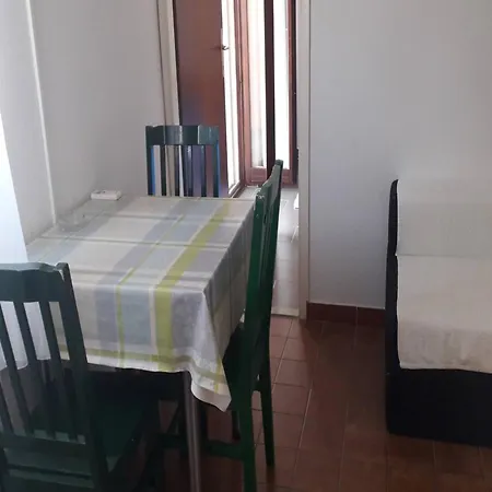 One-bedroom Near Apartment Razine