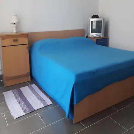 One-bedroom Near Apartment *