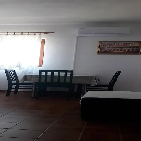 Apartment One-bedroom Near Razine